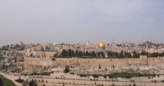 سلطات الاحتلال تعلن منع دخول المقدسيين إلى القدس الغربية