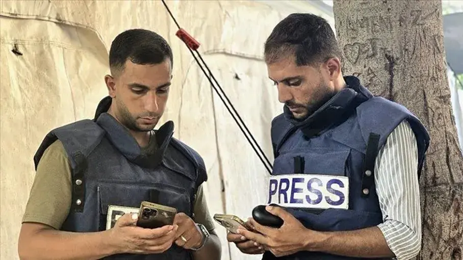 سبعة شهداء بينهم خمسة صحفيين في قصف للاحتلال أمام مستشفى الشفاء