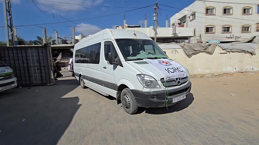 إسرائيل تفرج عن 10 أسرى من غزة بعد اعتقالهم لأشهر بظروف غير إنسانية