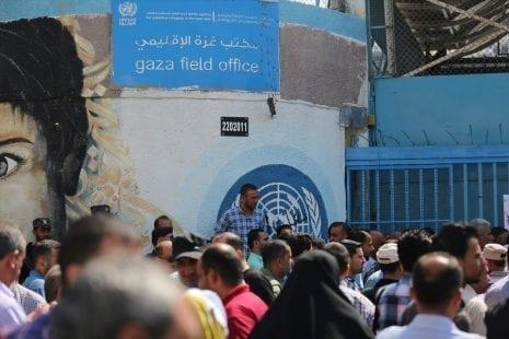 الأونروا تصدر توضيحًا بشأن رواتب الموظفين والمساعدات الغذائية المقدمة للاجئين