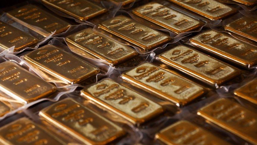 الذهب يتراجع مع صعود الدولار رغم عودة التوترات التجارية