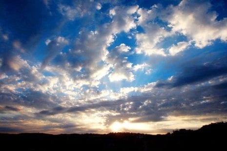 طقس فلسطين: عودة الأجواء الخريفية للبلاد