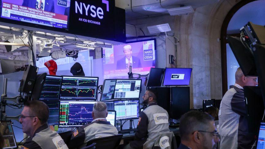 الأسهم الأميركية تواجه اختبار رسوم ترامب وسط مبالغة في تقييماتها