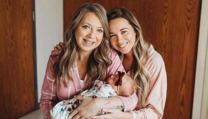 أغرب من الخيال جدة تحمل وتنجب حفيدتها إرضاءًا لوالدتها