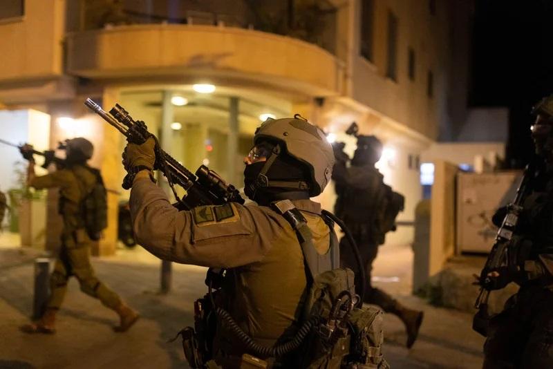 الاحتلال يقتحم مدينة نابلس ويحاصر بلدتها القديمة (فيديو)