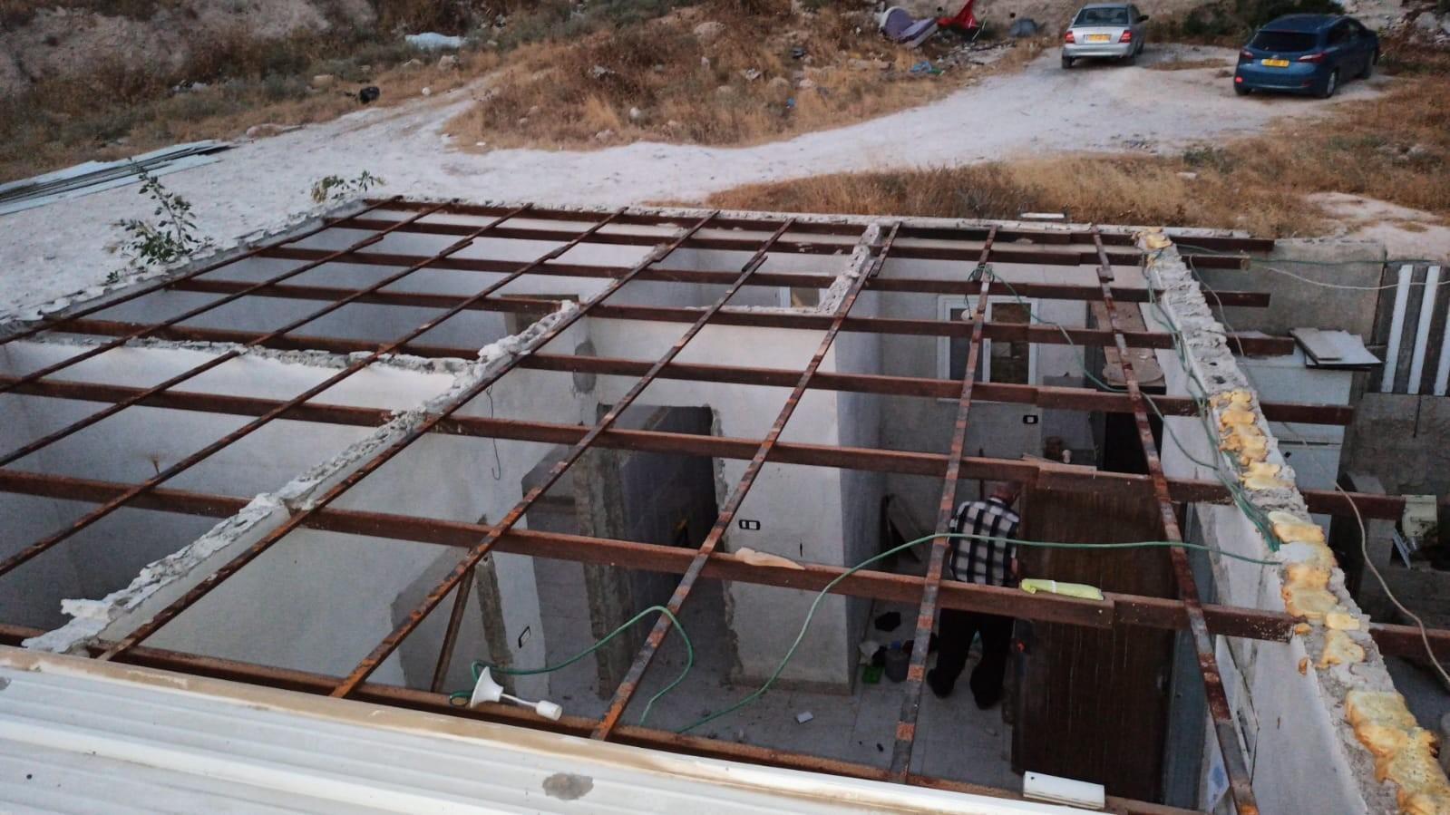 قوات الاحتلال تهدم منزلاً غرب الخليل