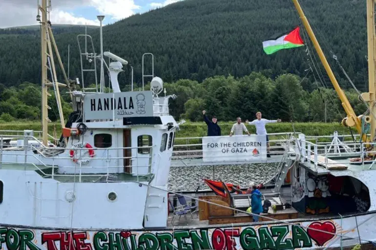 انطلاق سفينة حنظلة لكسر حصار غزة من ميناء كالابريا الإيطالي وإسرائيل تتابع تحركها
