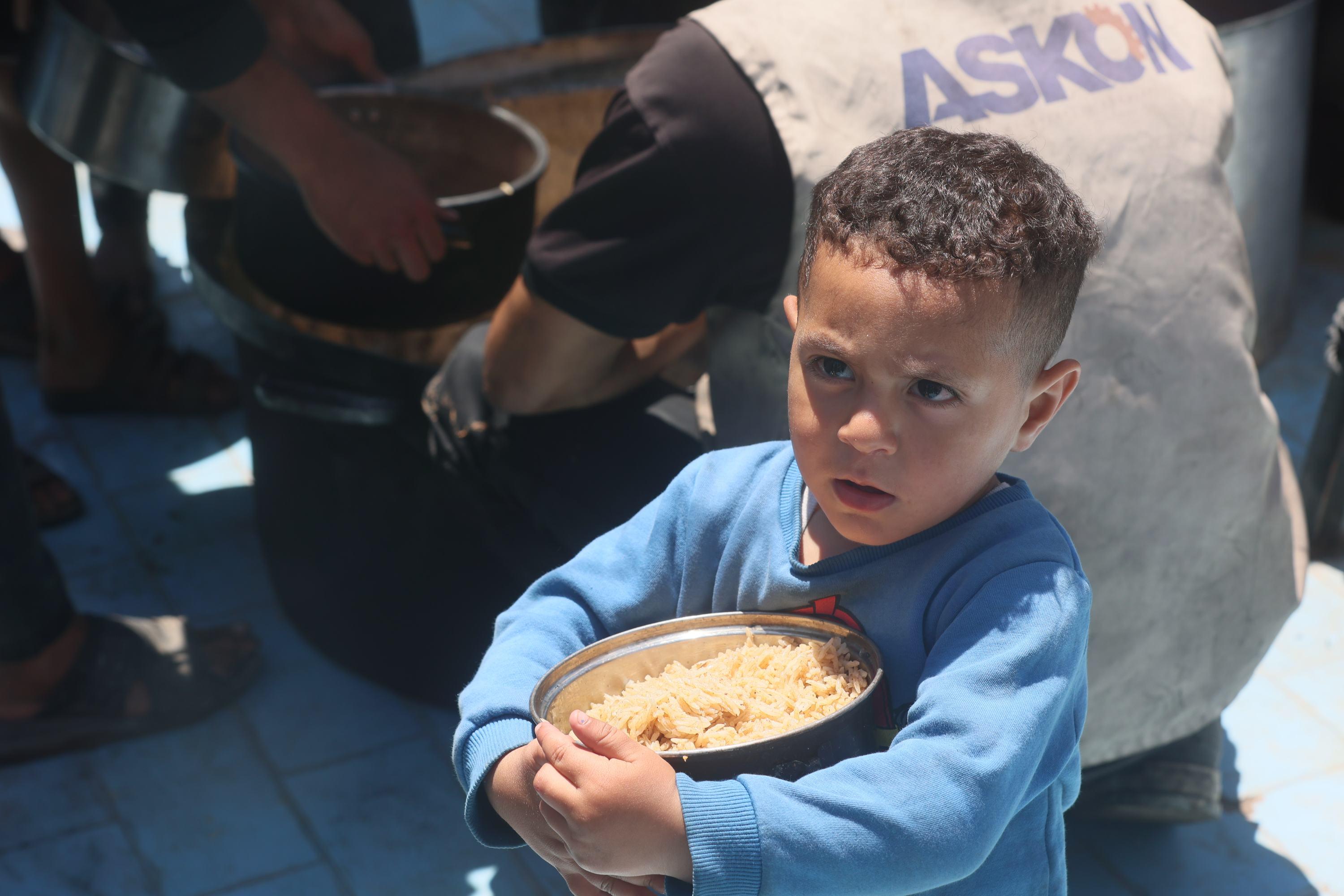 استهداف التيكيات.. آداة احتلالية لترسيخ الجوع في غزة