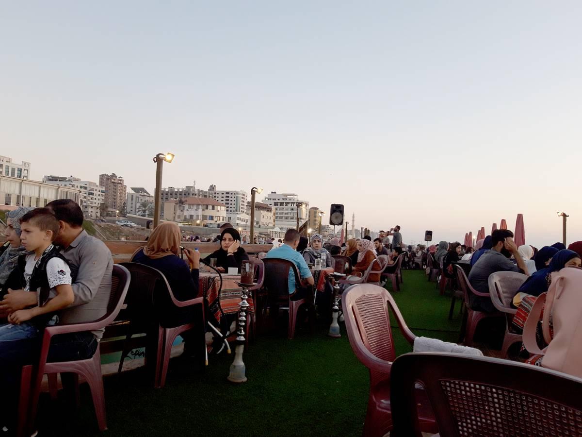 غزة: قرار بفتح الكافيهات والأندية الاجتماعية والمنتجعات وفق بروتوكول الصحة