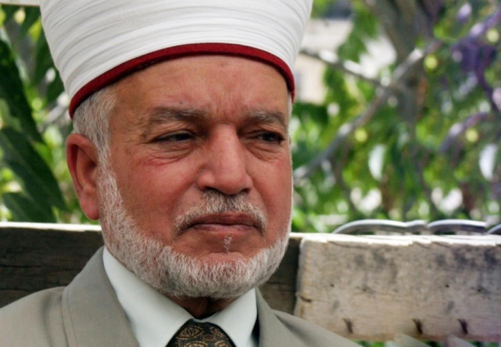 الاحتلال يصدر قرارا بإبعاد مفتي القدس 6 أشهر عن المسجد الأقصى