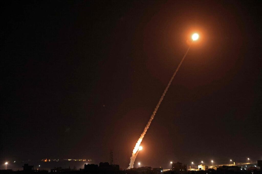 رشقات صاروخية من غزة قبيل وقف إطلاق النار