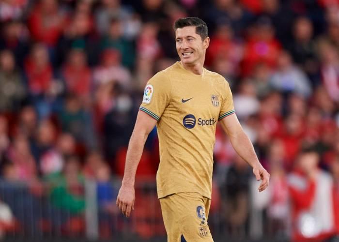 برشلونة يبحث عن بديل ليفاندوفسكي وعينه على فيتور روكي