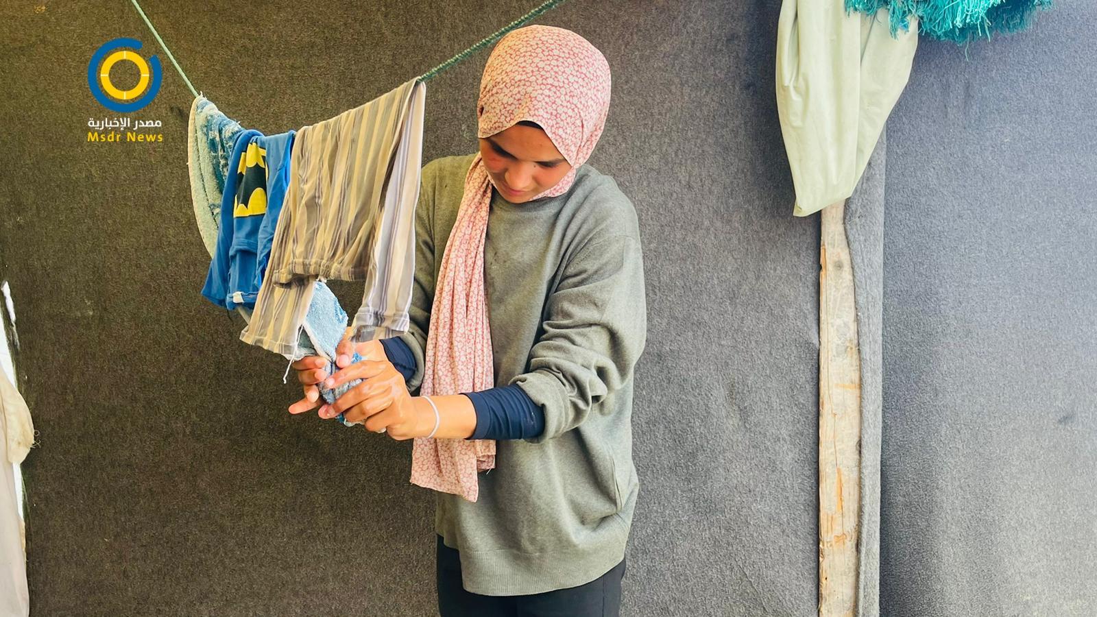 مها السرسك.. حرب وطفولة ضائعة أمام طشت الغسيل