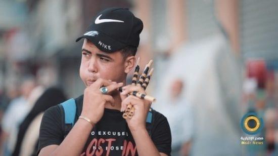 بالفيديو : أنغام لن تندثر .. فتى يصنع اليرغول الفلسطيني سعياً للرزق وحفاظاً على التراث