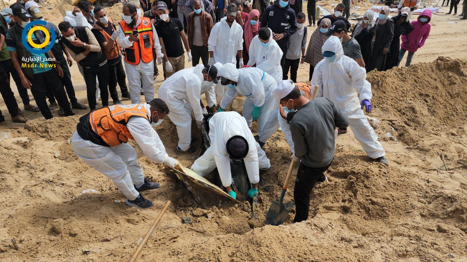 إنتشال 49 شهيداً من مقبرة جماعية جديدة بمجمع الشفاء