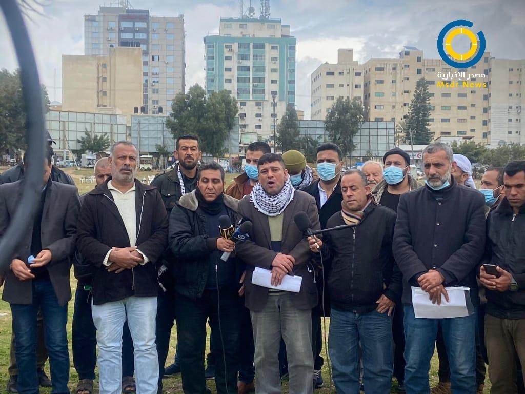 موظفو 2005 يهددون بخطوات تصعيدية جديدة برفقة عوائلهم