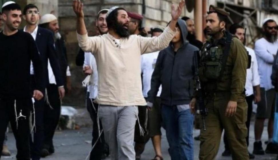 إصابة فلسطيني ومتضامن أجنبي باعتداءات لمستوطنين بالضفة