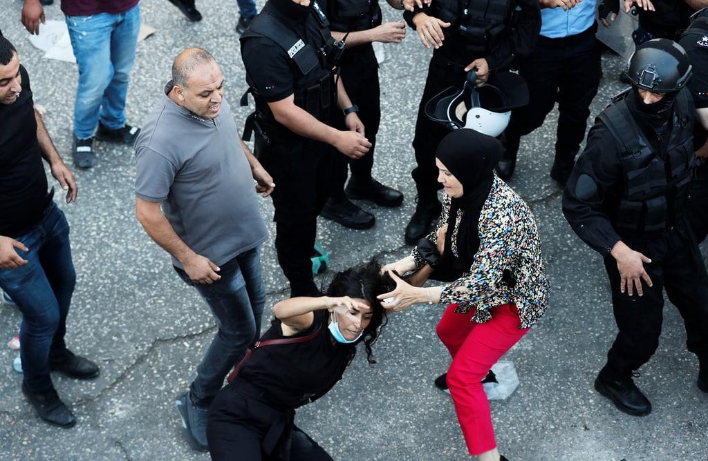 لجنة مجتمعية تدين تصاعد الانتهاكات بحق المتعلقين السياسيين في الضفة