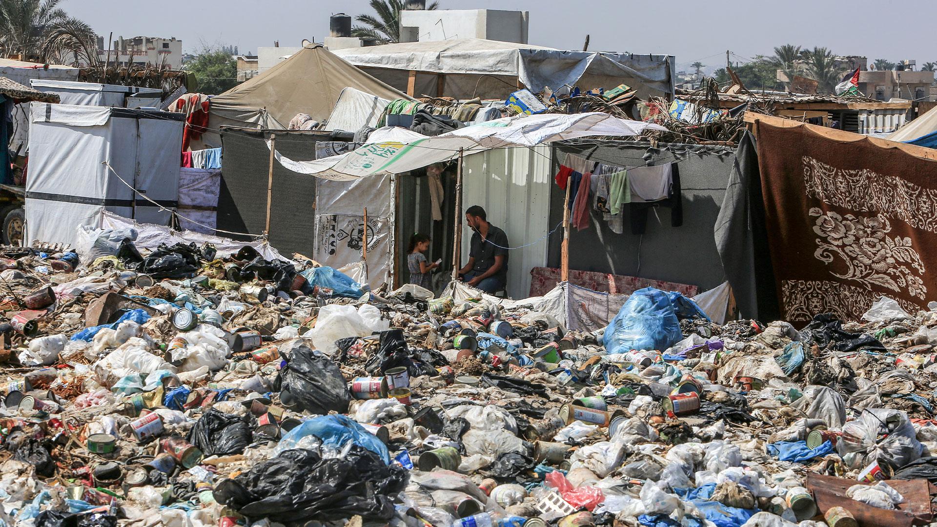 رغم الجهود المبذولة.. بلديات محافظة الوسطى تعلن توقف خدماتها الأساسية