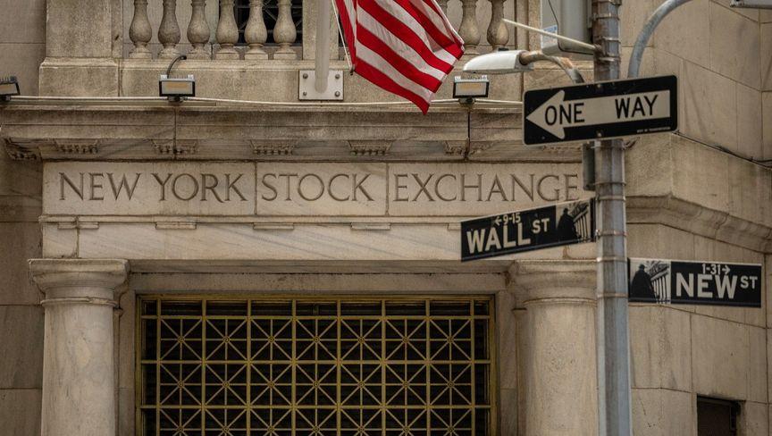 مؤشرات وول ستريت ترتفع بدعم من تفاؤل المستهلكين وتسارع محادثات التجارة