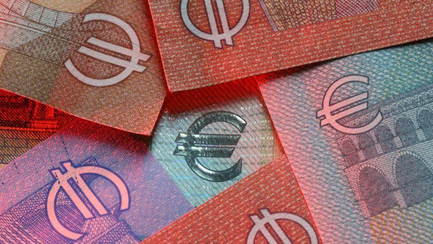 اليورو يتجه لتكبد أسوأ خسائره الأسبوعية منذ 2022