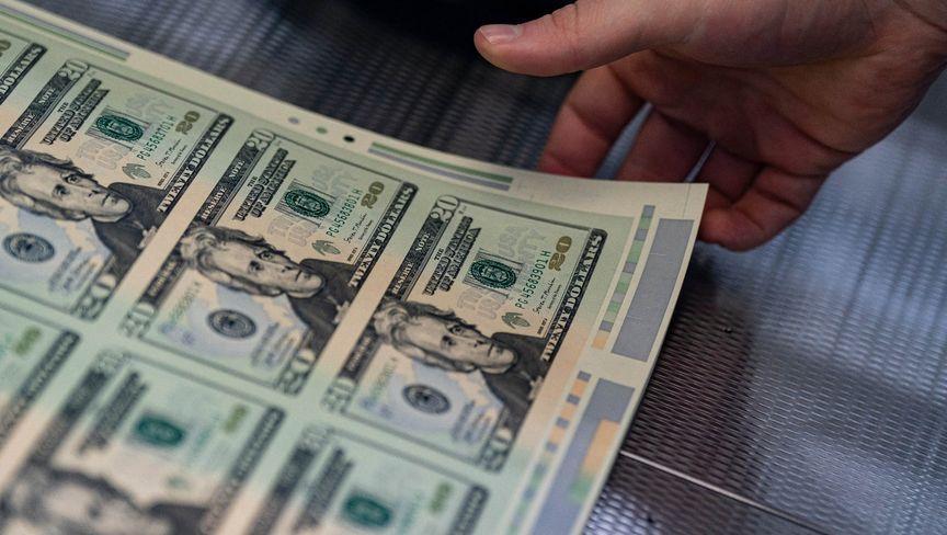 الدولار يختتم أفضل شهور ولاية ترمب مدعوماً بقوة الاقتصاد