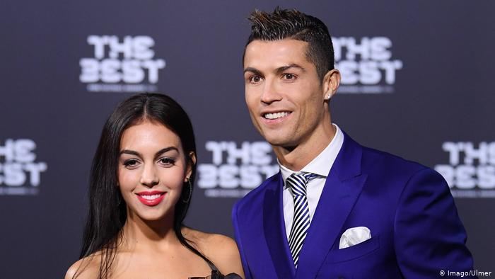 صحيفة إسبانية: رونالدو يطلب الزواج من صديقته جورجينا ويخطط للاعتزال