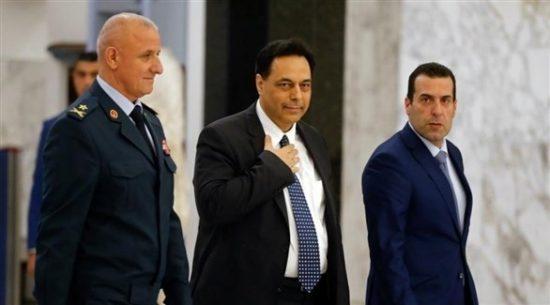رئيس الوزراء اللبناني يقطع اجتماعاته لمتابعة الوضع المتوتر جنوب البلاد