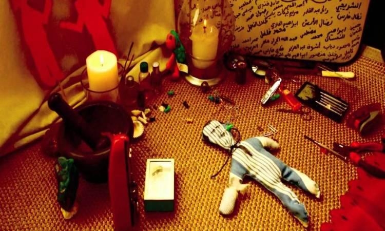 إبتز مواطنين عبر مواقع التواصل الاجتماعي.. تفاصيل القبض على متهم بـ الشعوذة