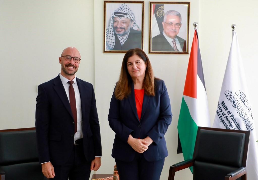 شاهين تبحث مع القائم بأعمال القنصل البريطاني أهمية المضي قدما في الاعتراف بدولة فلسطين