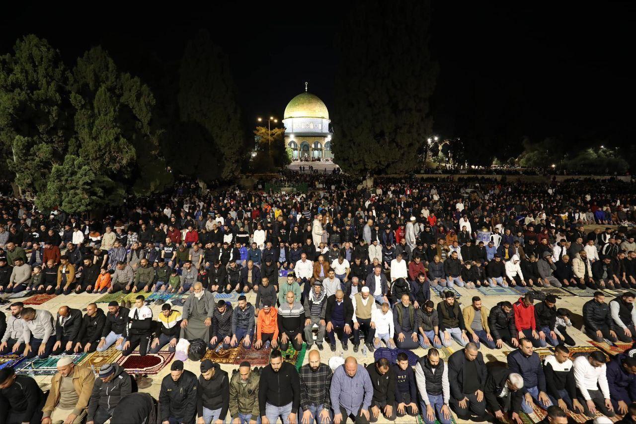 80 ألفاً أدوا صلاتي العشاء والتراويح في المسجد الأقصى