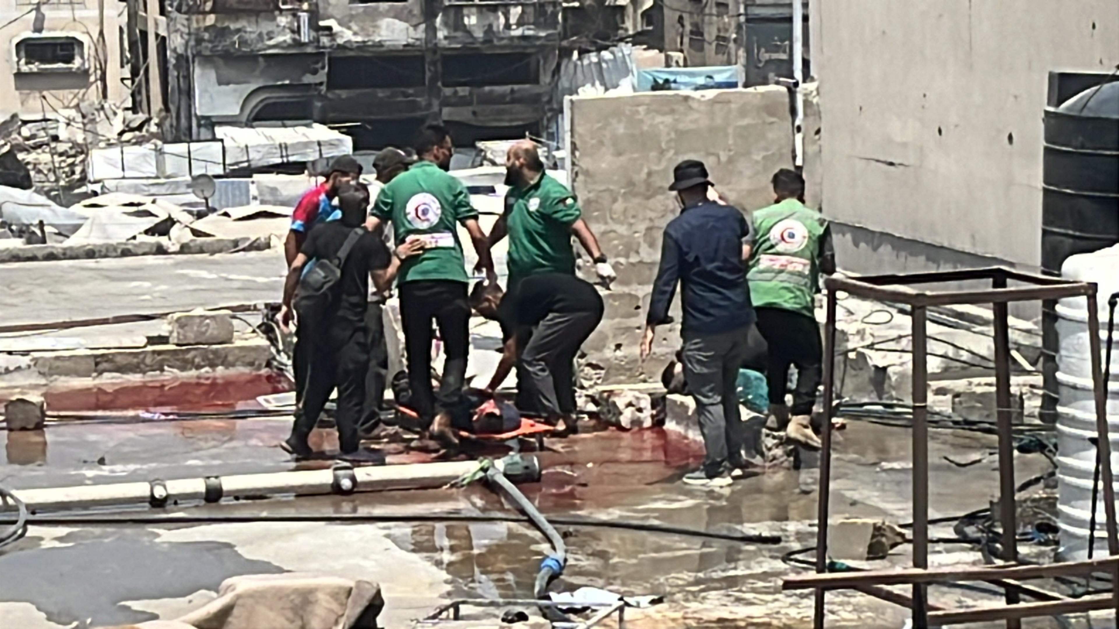 5 شهداء بينهم سيدة في قصف الاحتلال محطة تحلية المياه بحي الرمال بمدينة غزة