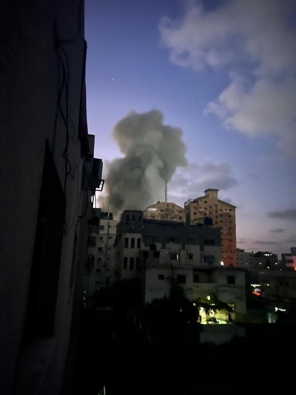 مجزرة الأبراج: الاحتلال بدمر "برج الجندي المجهول" بغزة ويشرد مئات النازحين