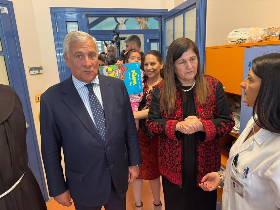 الوزيرة شاهين ووزير الخارجية الإيطالي يزوران الجرحى الفلسطينيين في مستشفيات روما