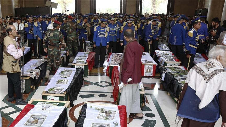 آلاف اليمنيين يشيعون جثامين 32 صحفيا قتلتهم إسرائيل