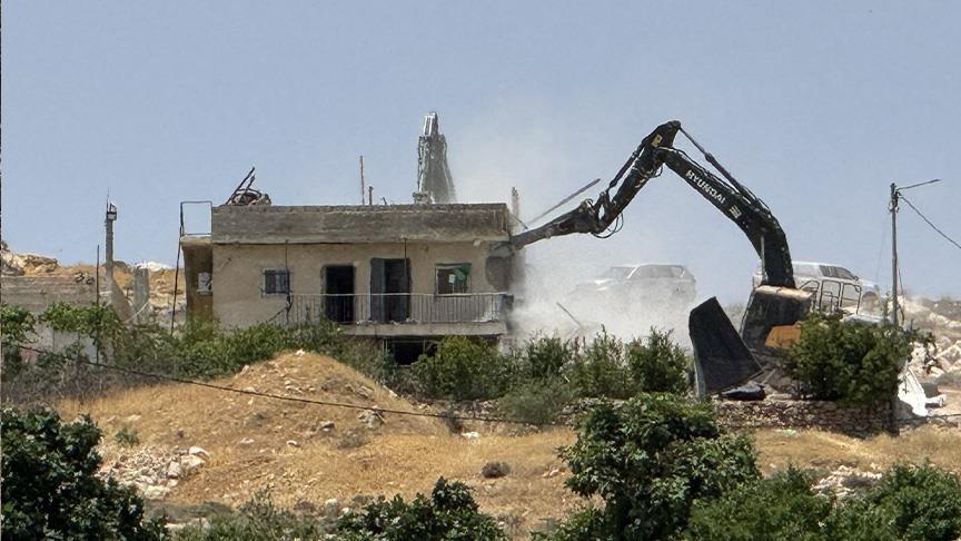 الجيش الإسرائيلي يهدم منزلا ومزرعة فلسطينيين جنوبي الضفة