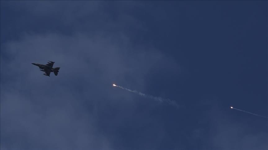 إسرائيل تشن 3 غارات جوية على ريف السويداء بعد دخول الأمن السوري