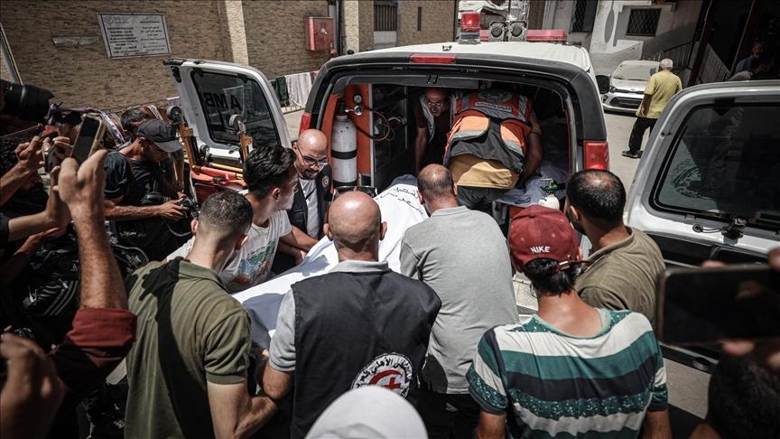 مفوض أممي: قصف إسرائيل كنيسة لجأ إليها مدنيون "يشكل جريمة حرب"