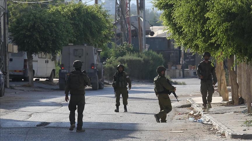جيش الاحتلال يصيب مسنا فلسطينيا بالرصاص ويعتقل 6 آخرين بالضفة