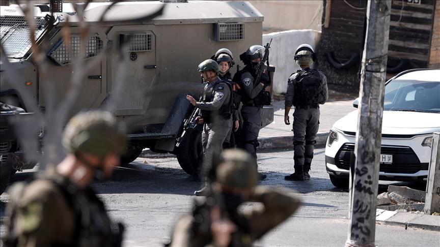 نادي الأسير: الاحتلال يعتقل 40 مواطنا من الضفة منذ صباح اليوم