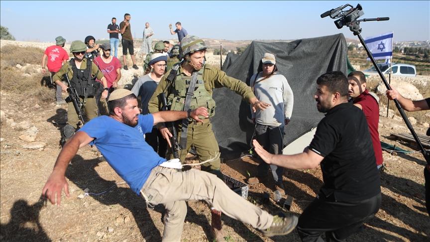 جمعية إسرائيلية: الجيش يزيل كاميرات فلسطينية لمنع توثيق عنف المستوطنين