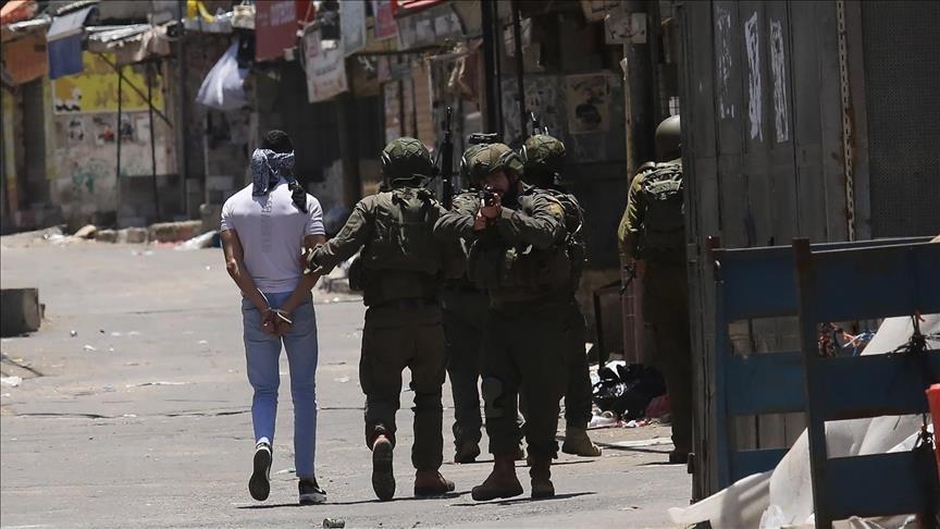 إسرائيل تعتقل 4 فلسطينيين خلال اقتحام مناطق بالضفة