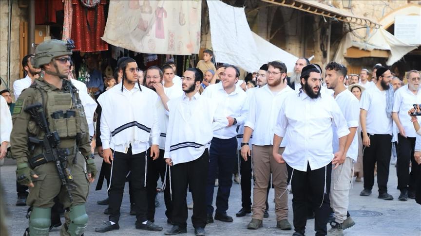 مستوطنون إسرائيليون يقتحمون تجمّعا فلسطينيا شمال أريحا