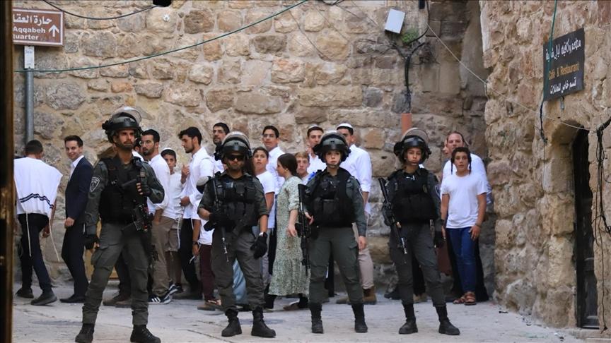 مستوطنون إسرائيليون يجرفون أراض فلسطينية شمالي الضفة الغربية