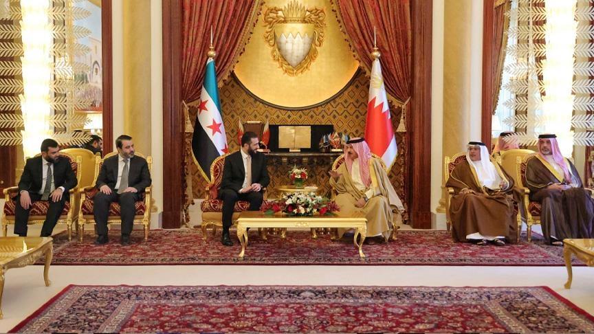 الشرع يصل البحرين ويلتقي الملك حمد بن عيسى آل خليفة