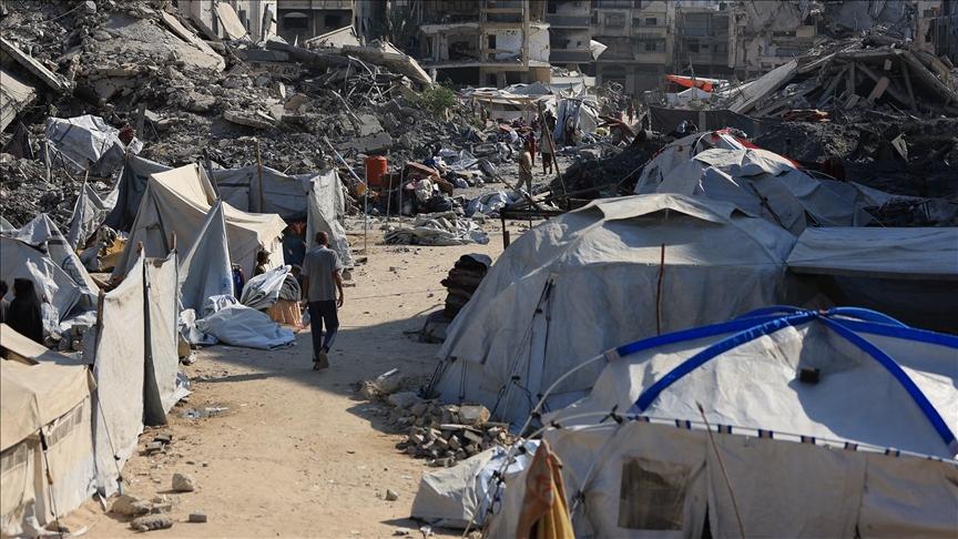 جيش الاحتلال ينذر بإخلاء منطقتين جنوب غزة بهما نازحين في خيام