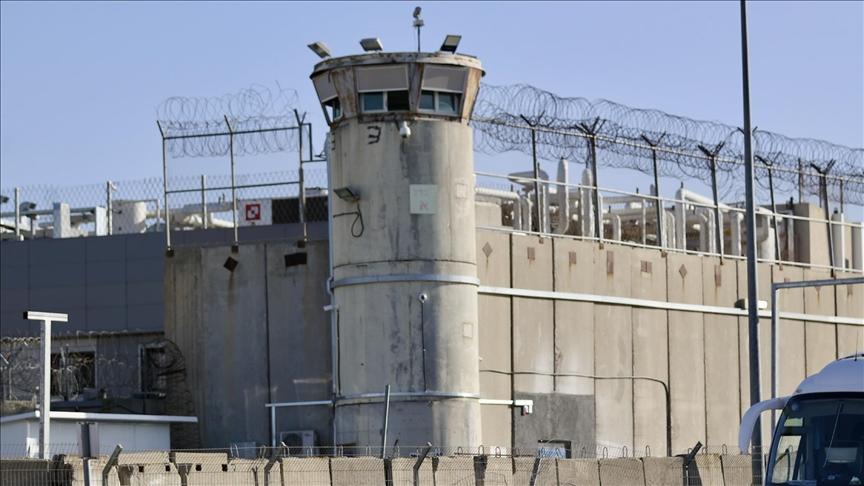 تصعيد مستمر في اعتداءات السجانين على أسرى سجن جلبوع