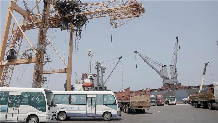 الاحتلال ينذر بإخلاء موانئ رأس عيسى والحديدة والصليف غربي اليمن