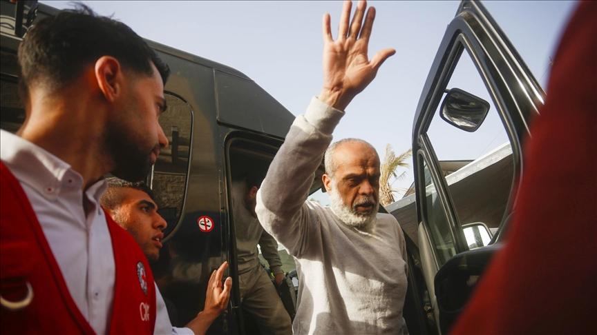 إسرائيل تفرج عن 10 أسرى فلسطينيين من غزة بعد شهور من التعذيب والتجويع