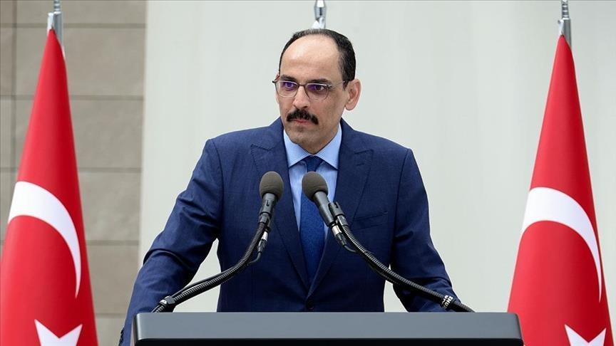 إبراهيم قالن يبحث تنفيذ خطة ترامب لتبادل الأسرى وإيصال المساعدات الإنسانية